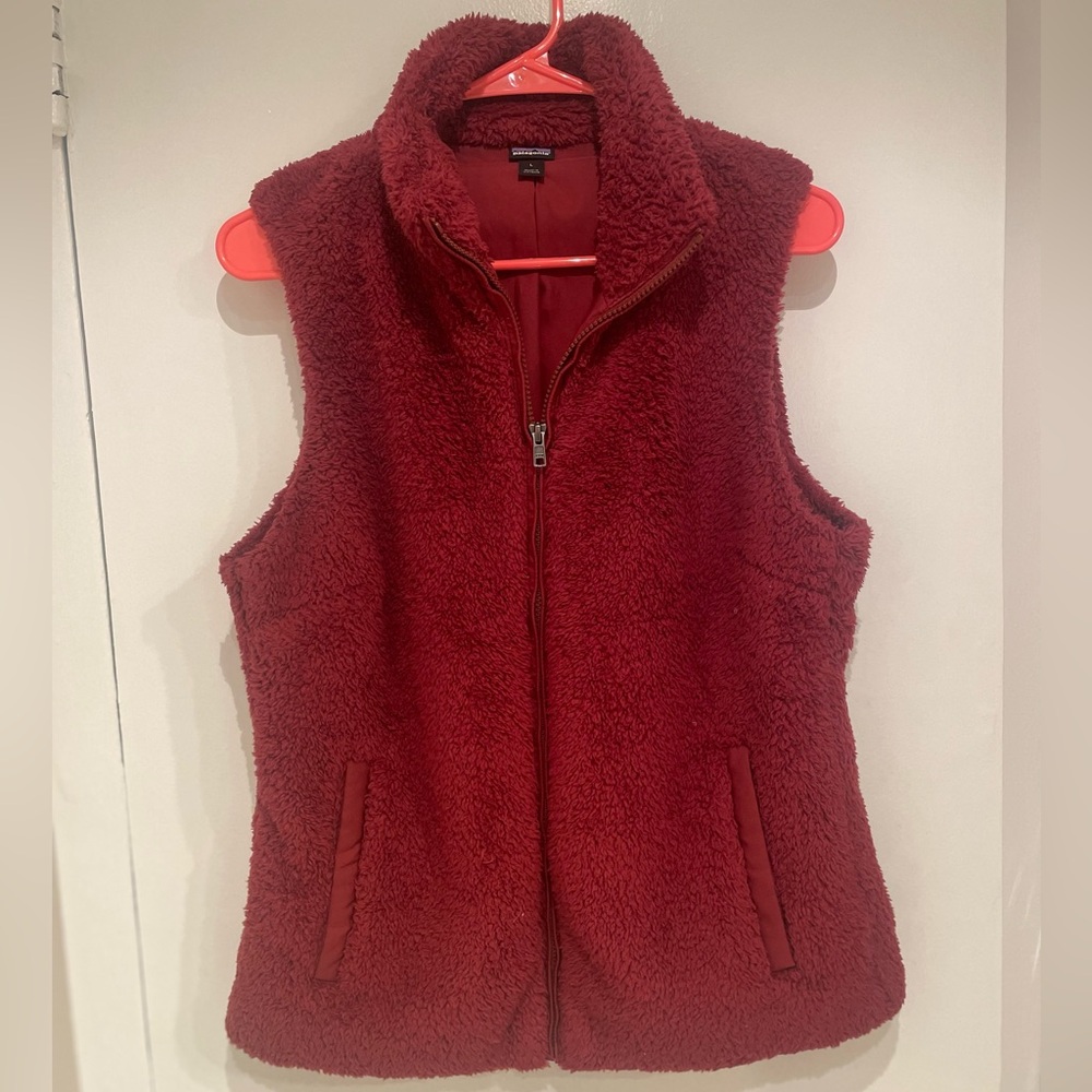 Red patagonia vest L